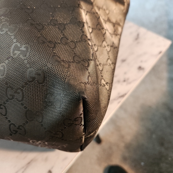 Authentic Gucci gold monogram coated Imprime canvas tote bag - Picture 6 of 7